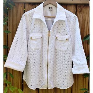 Women's Anne Klein White Eyelet Blouse with Gold Zipper and Pocket Details (XL)